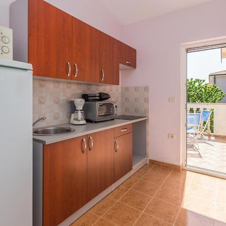 Nice Apartment In Kastel With Kitchen Ngoại thất bức ảnh
