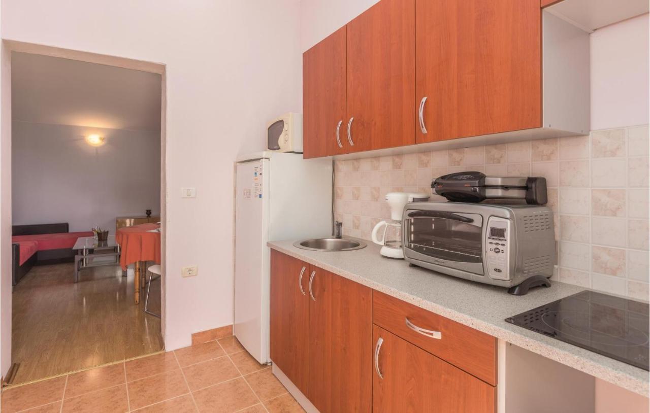 Nice Apartment In Kastel With Kitchen Ngoại thất bức ảnh