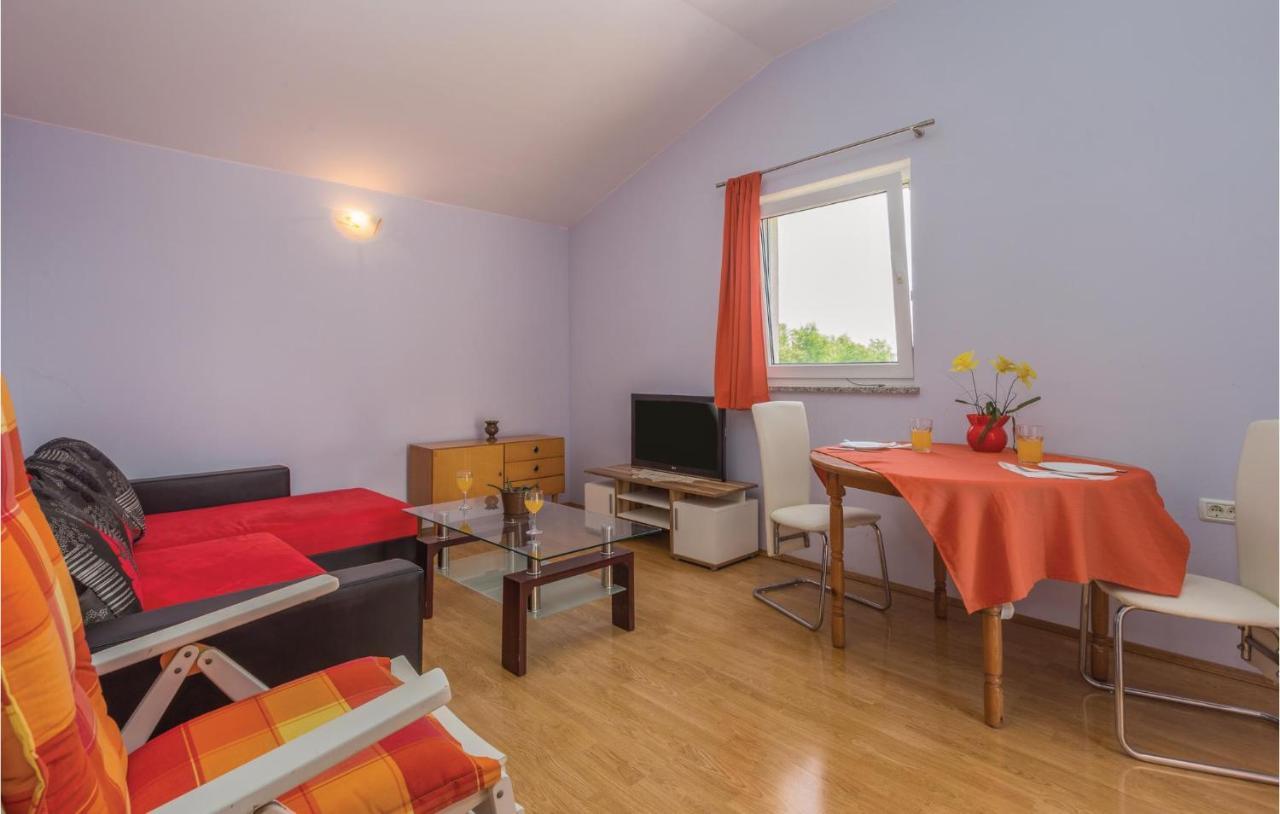 Nice Apartment In Kastel With Kitchen Ngoại thất bức ảnh