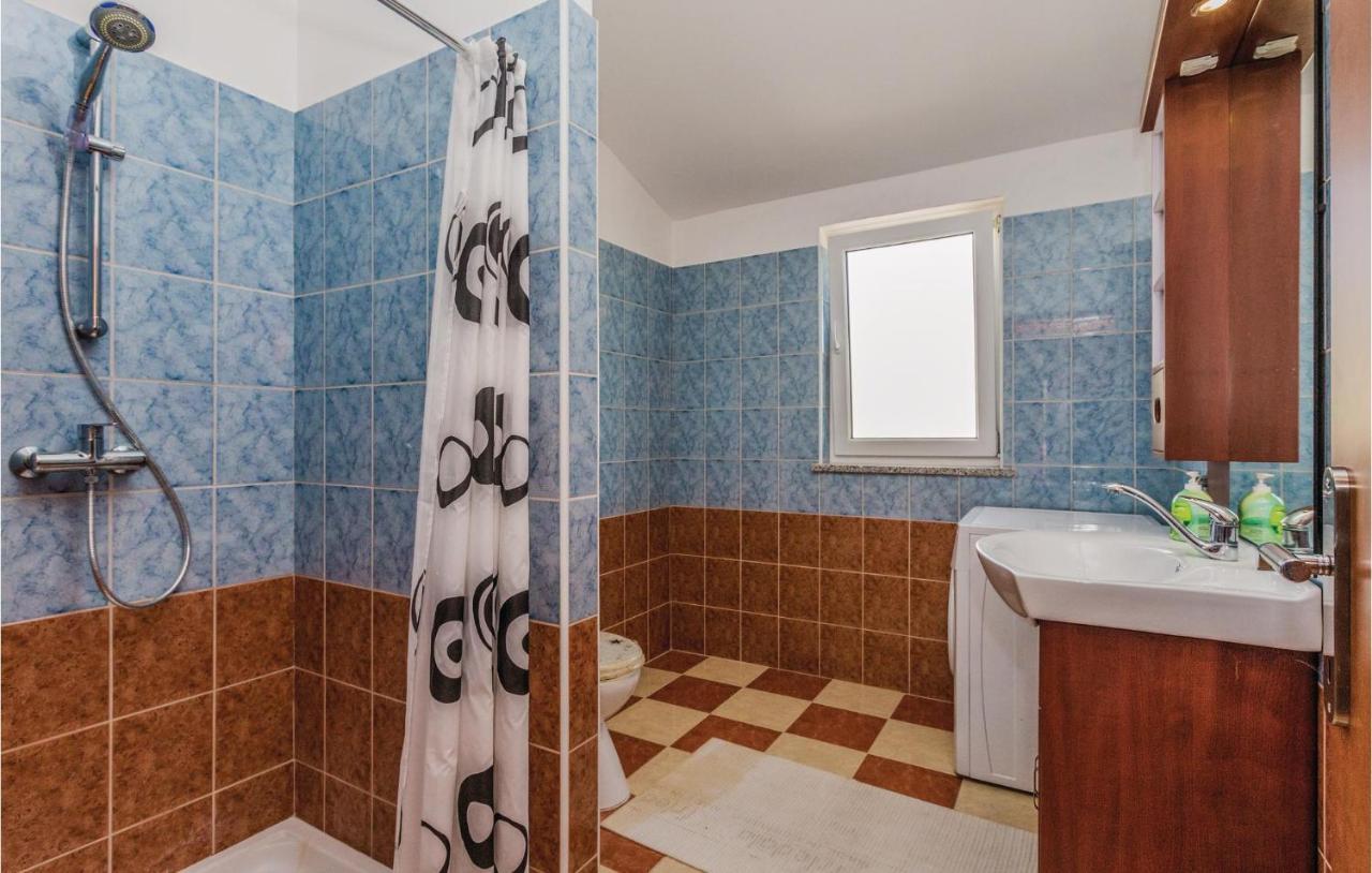 Nice Apartment In Kastel With Kitchen Ngoại thất bức ảnh