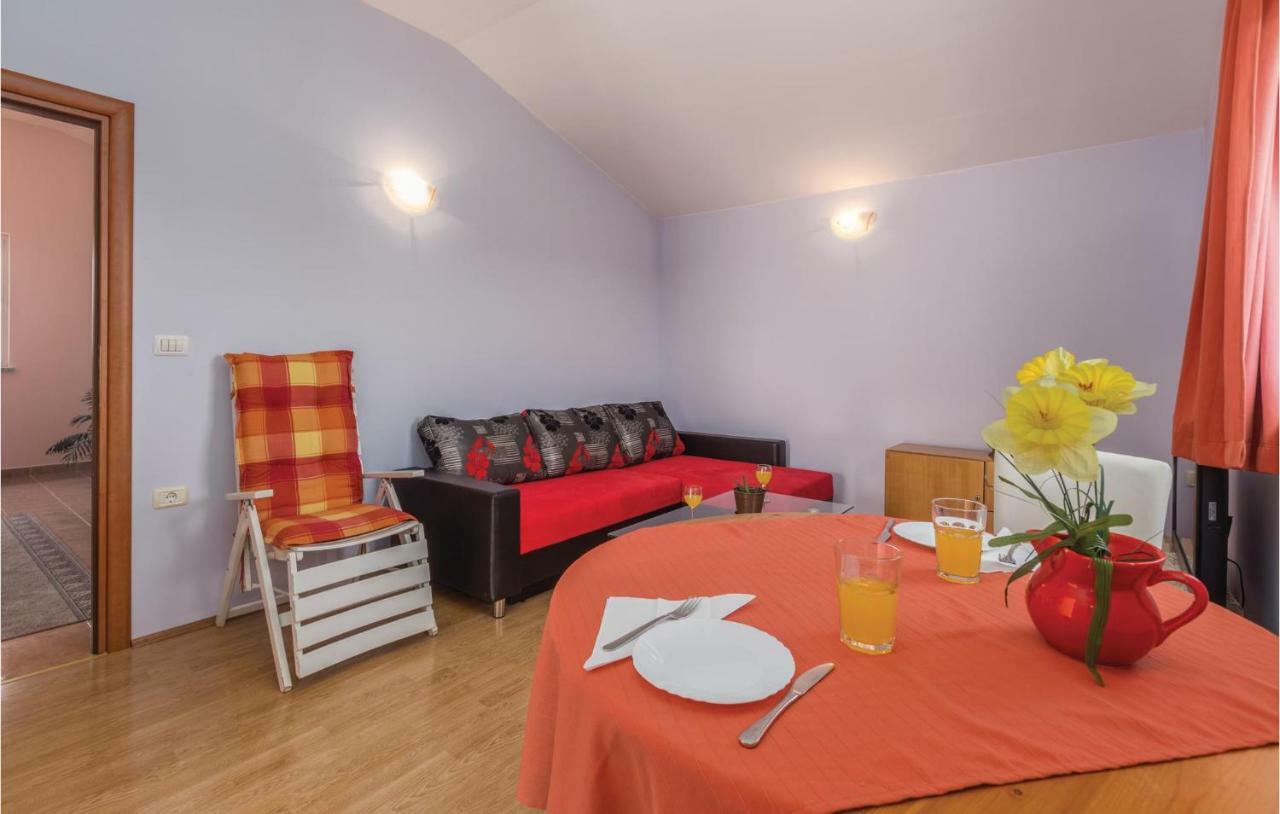Nice Apartment In Kastel With Kitchen Ngoại thất bức ảnh